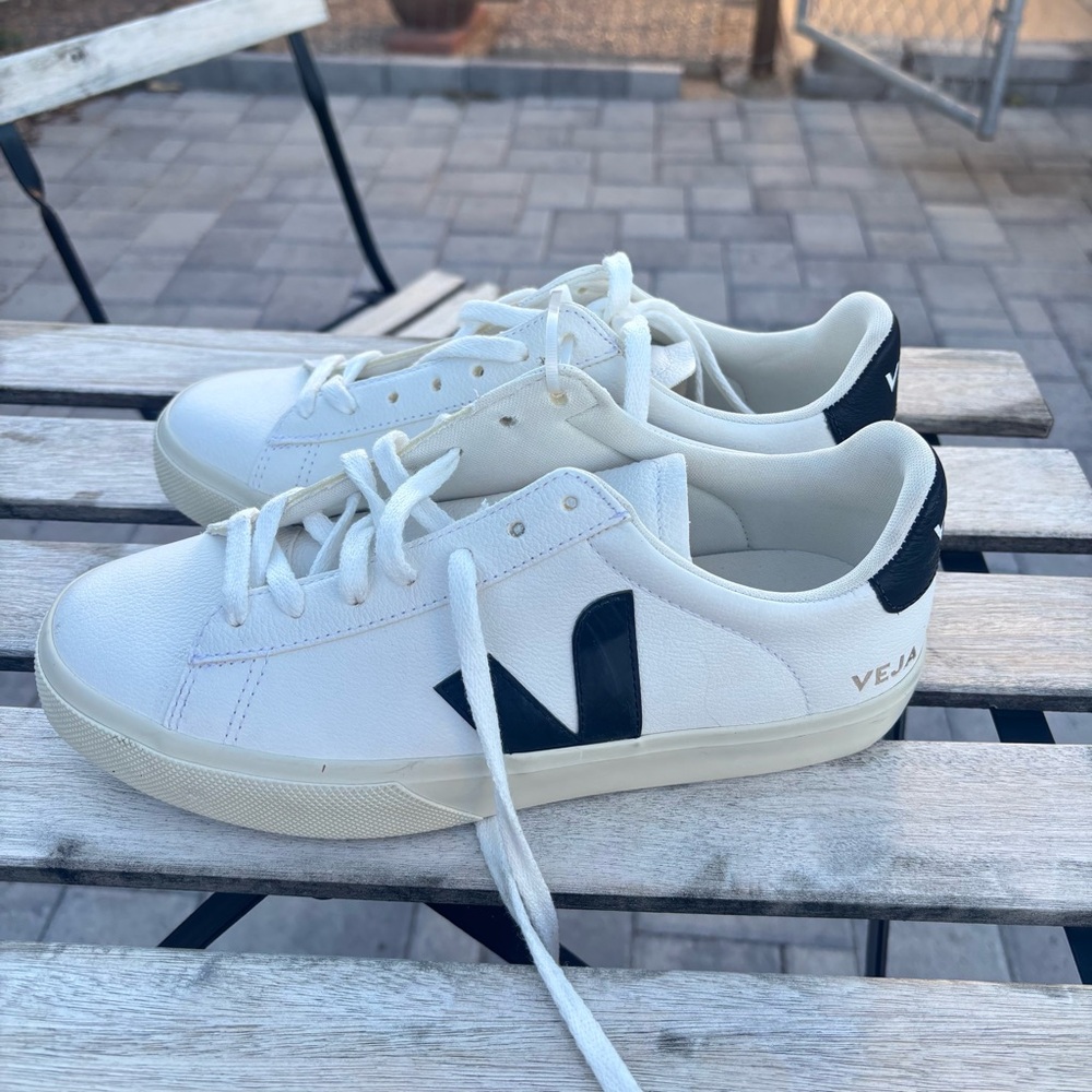 Veja Men's V-10 Sneakers in White Black Leather - Picture 9 of 10